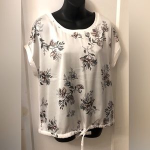 LOVELY WHITE TOP WITH LIGHT PURPLE FLORAL PATTERN